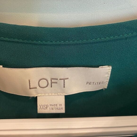 š3/25āLOFTāGreenāLongĀ SleevesāBlouse - Picture 3 of 7